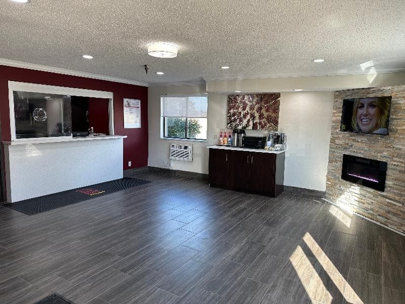 Red Roof Inn PLUS+ Belleville