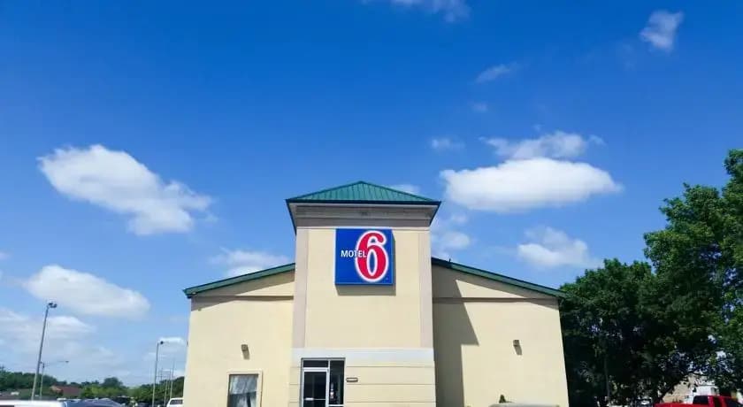 Super 8 Moline