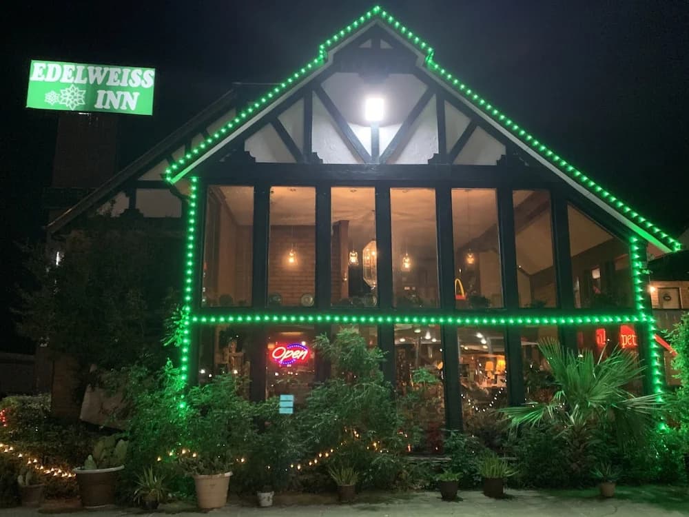 Edelweiss Inn And Suites