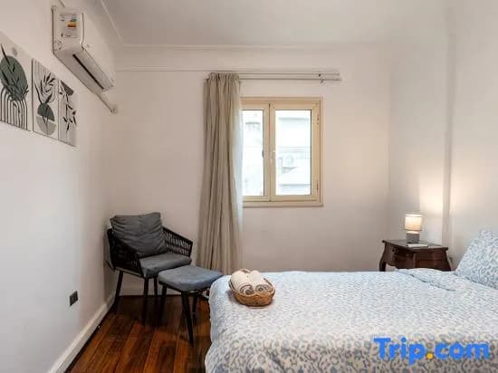 Modern Retreat | Smart TV | 2min to Riverfront