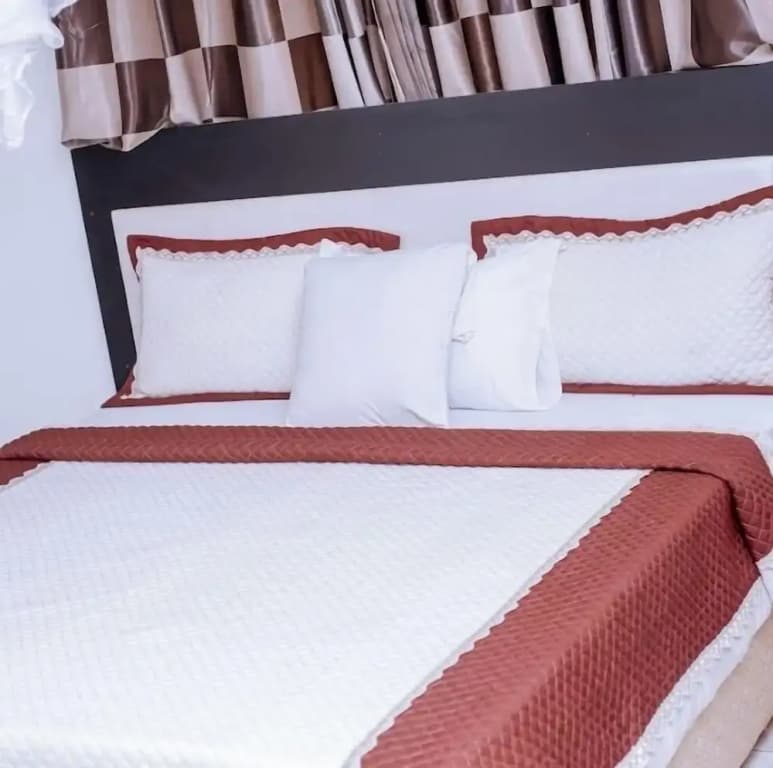 HOTEL DE SILVER BOTIQUE KiGALi