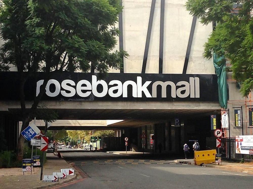Lovely Rosebank 1-bedroom condo with pool & cinema