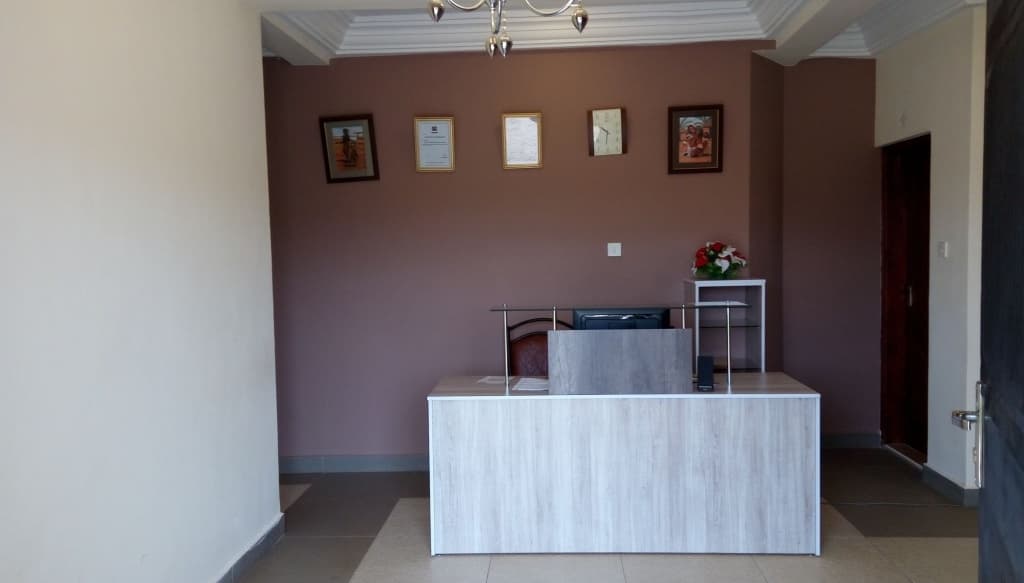 Karen Crescent Hotel