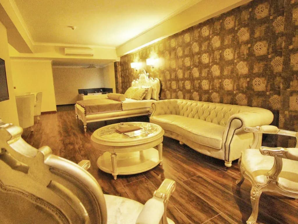 Azka Hotel