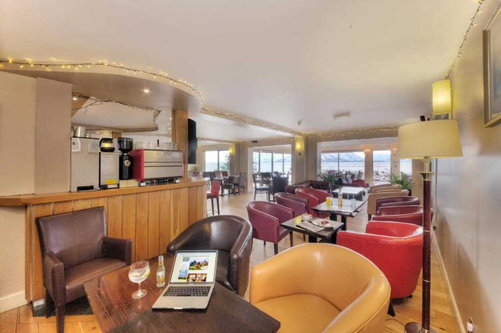Holly Tree Hotel, Swimming Pool & Hot Tub
