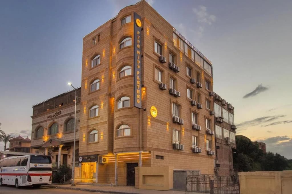 Pyramids Plateau Hotel