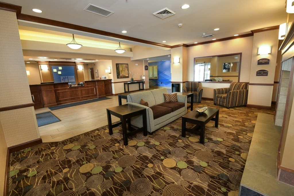 Holiday Inn Express Hotel & Suites Grand Forks by IHG