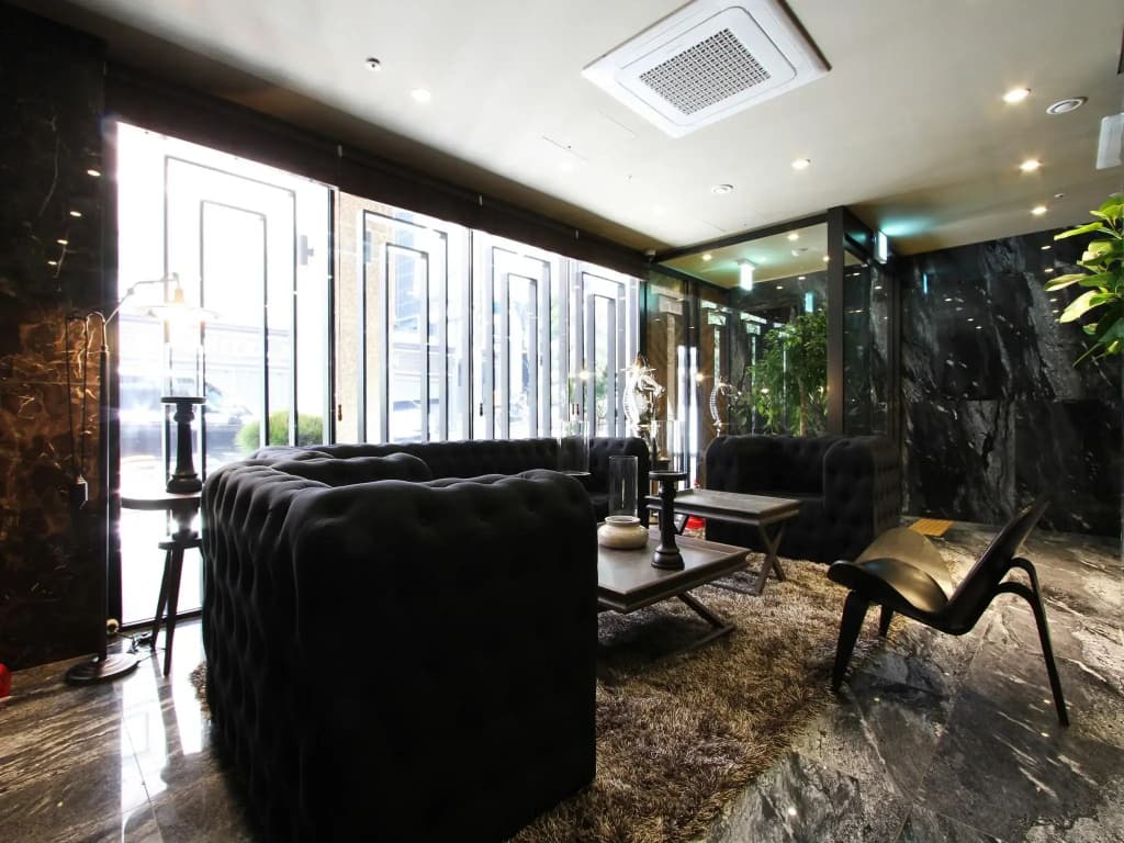 Richwell Hotel