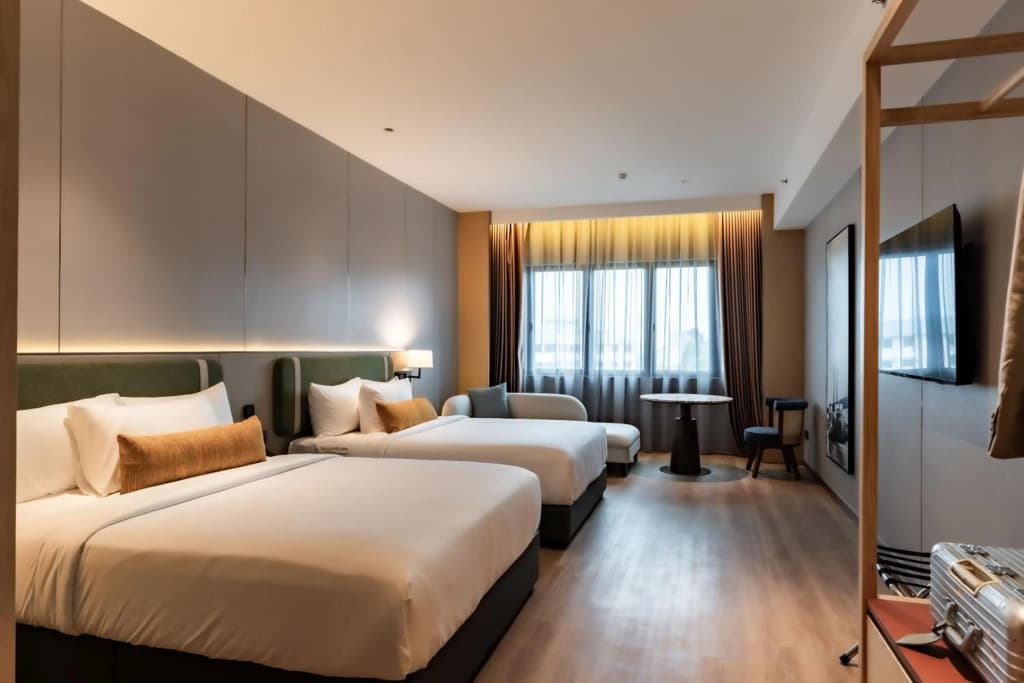 Break & Stay Suites