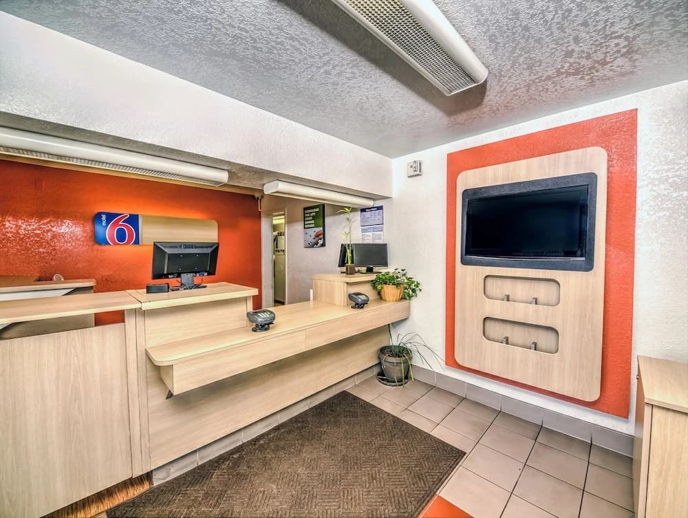 Motel 6 – Colorado Springs, CO – South/Metro Area
