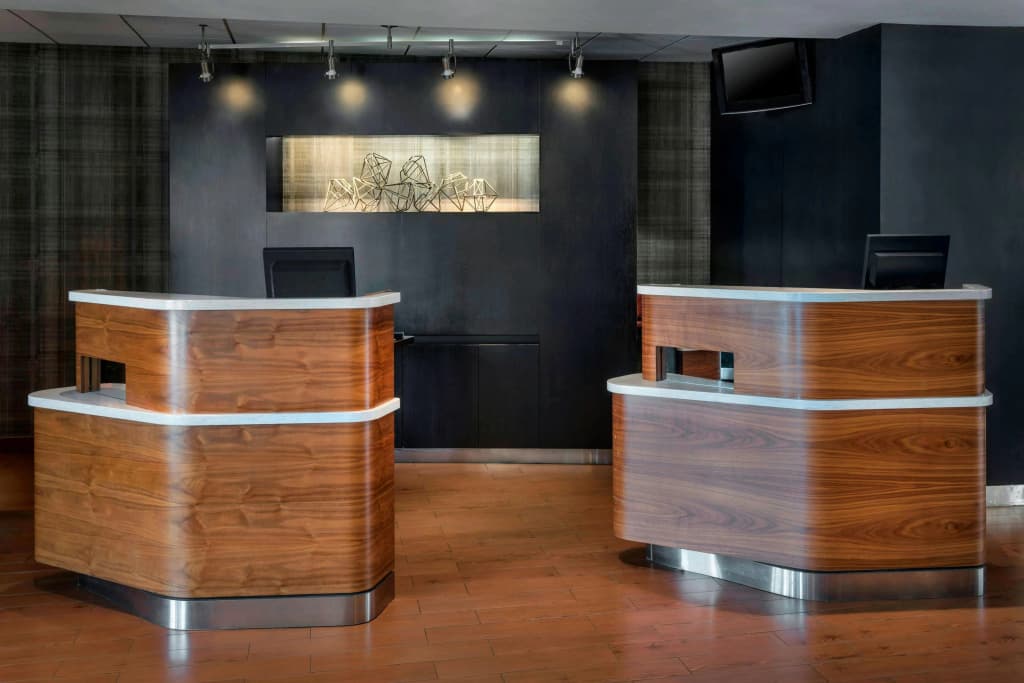 Courtyard by Marriott Newark Liberty International Airport