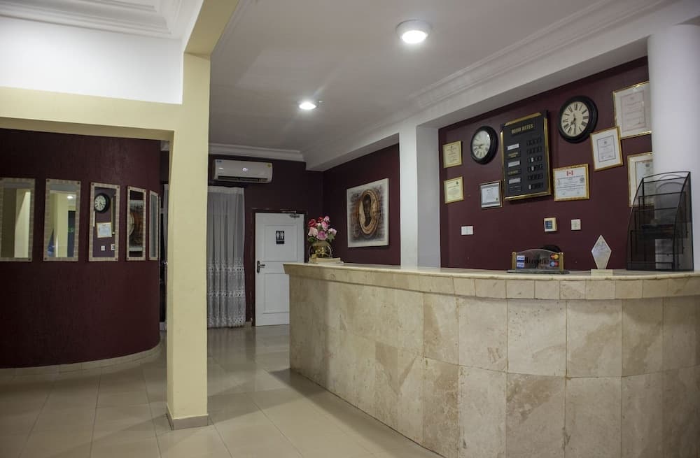 His Majesty's Hotel and Apartments