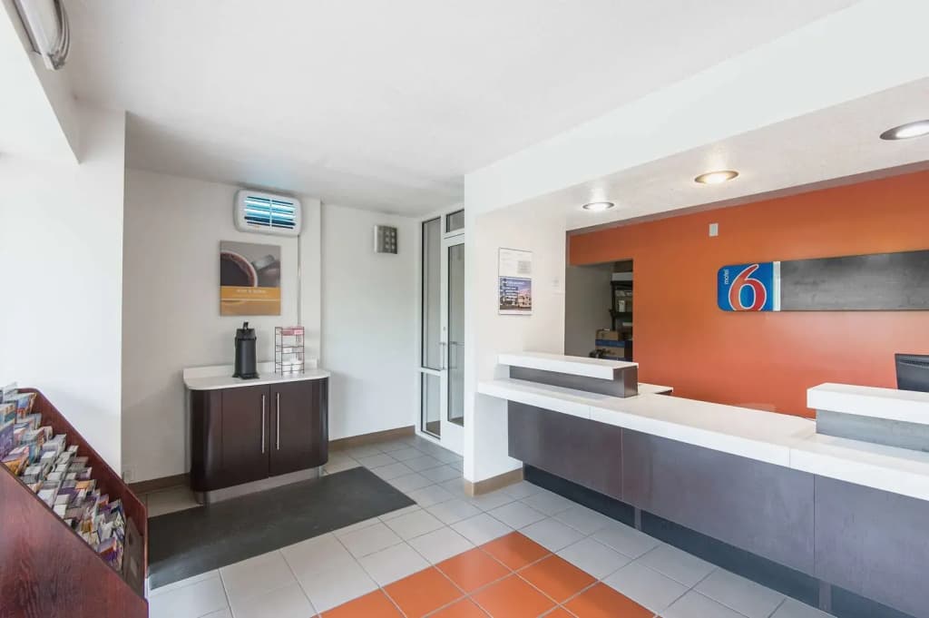Motel 6 Overland Park, KS