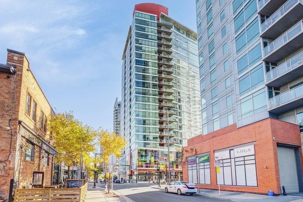 Stylish 2BR Condo Near Stampede Urban Retreat