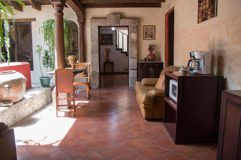 Hotel & Galeria Uxlabil Antigua