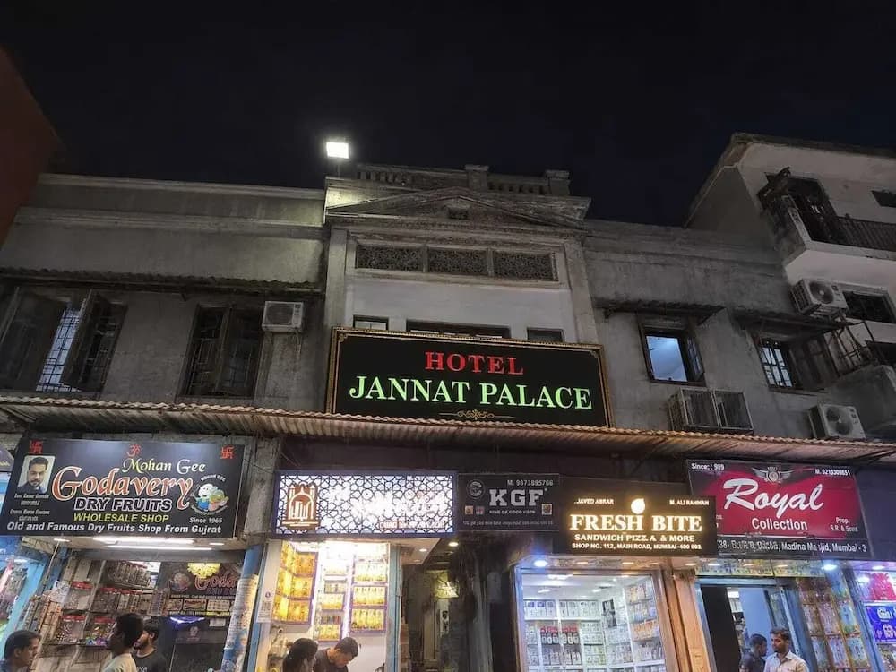 Hotel Jannat Palace Near Jama Masjid