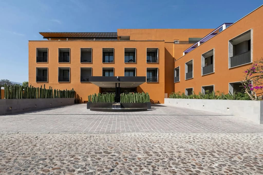 Cleviá, San Miguel de Allende, Autograph Collection