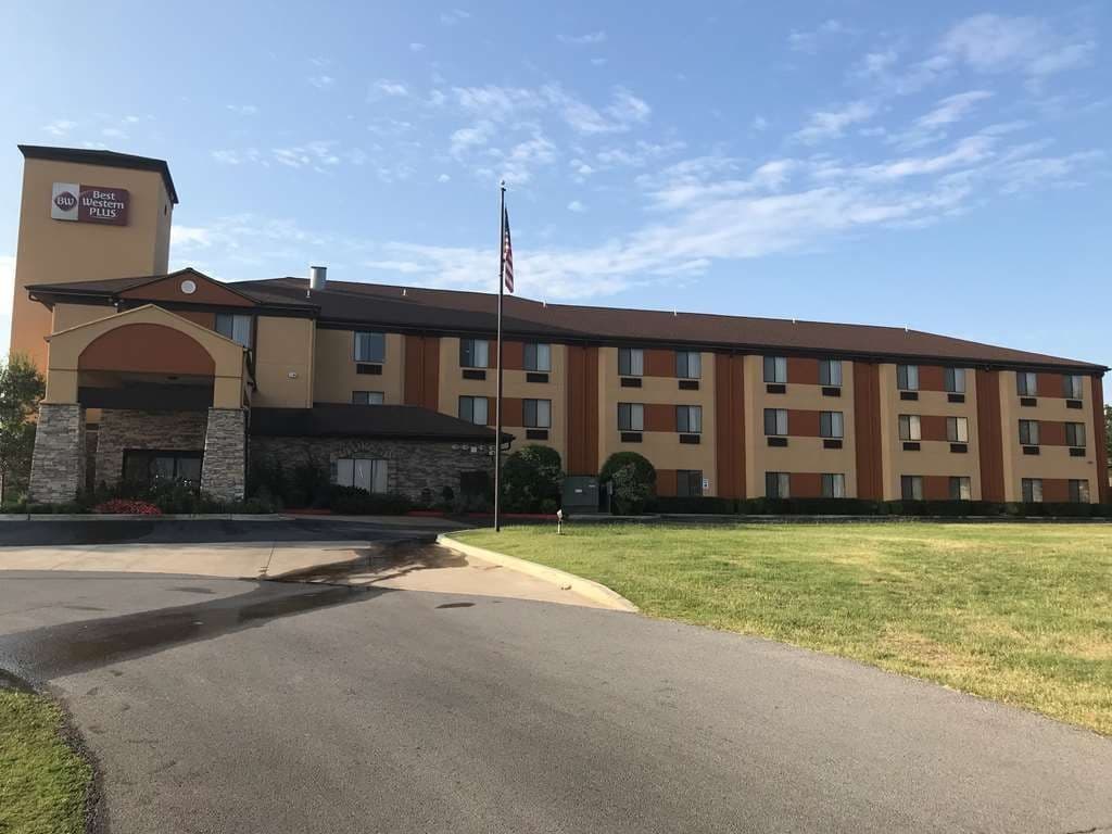 Best Western Plus Woodland Hills Hotel & Suites