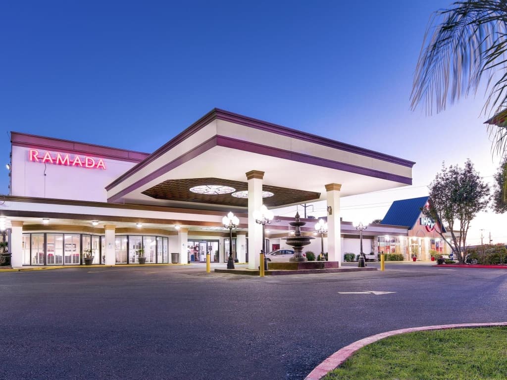 Ramada by Wyndham Metairie New Orleans Airport, Metairie