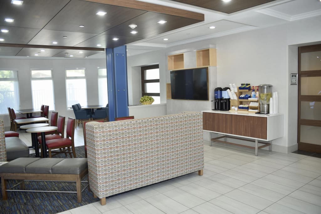 Holiday Inn Express® Windsor Sonoma Wine Country by IHG