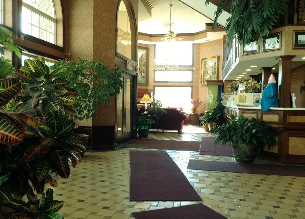Hamilton Inn Select Beachfront Mackinaw City