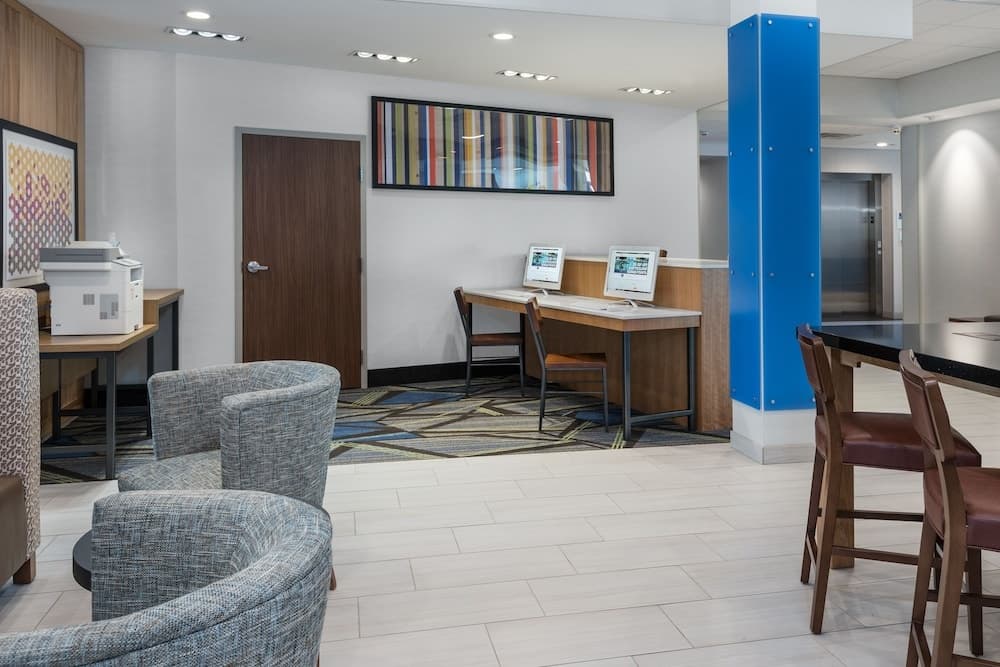 Holiday Inn Express & Suites Bryan