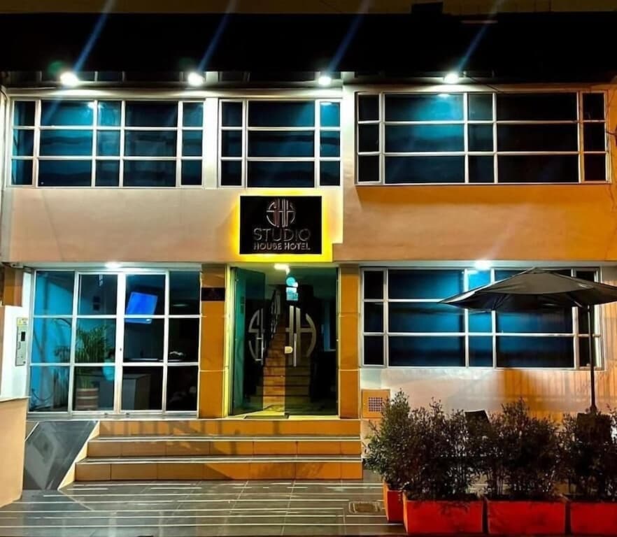 Studio House Hotel