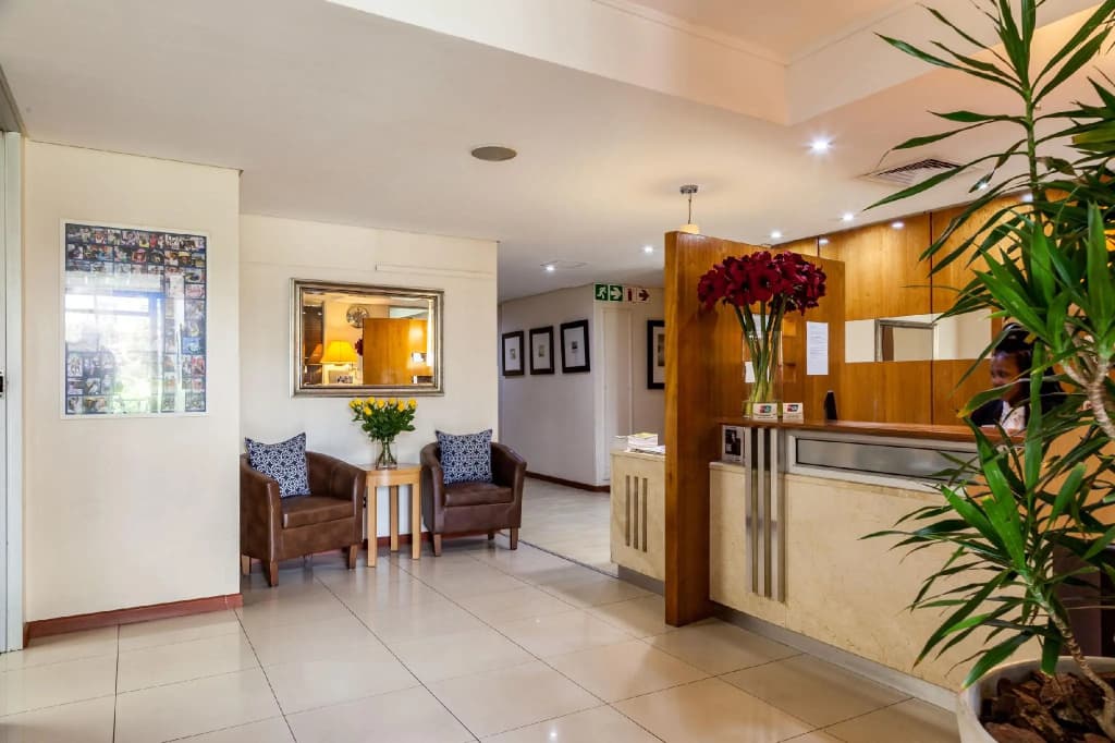 Island Club Hotel & Apartments