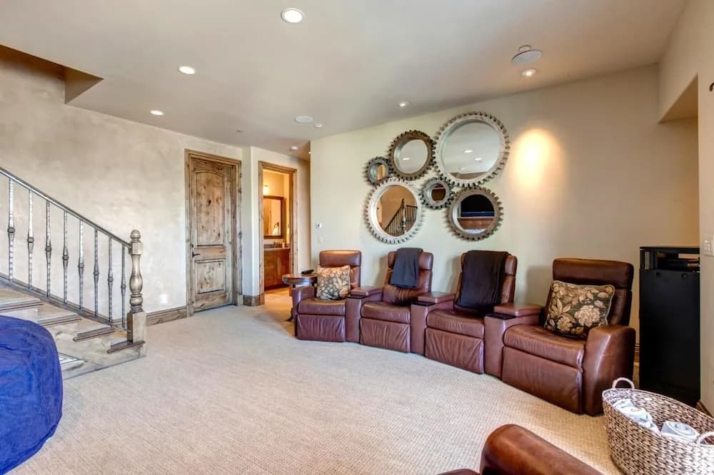Vintage On The Strand 4 Bedrooms VIN-17 by KBM