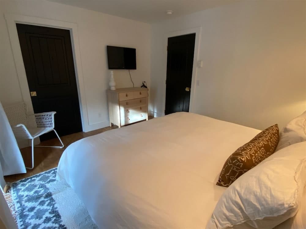 Andora Villa #123 Newly Remodeled 2 BR / 2bath, Centrally Located, Close to Town Center