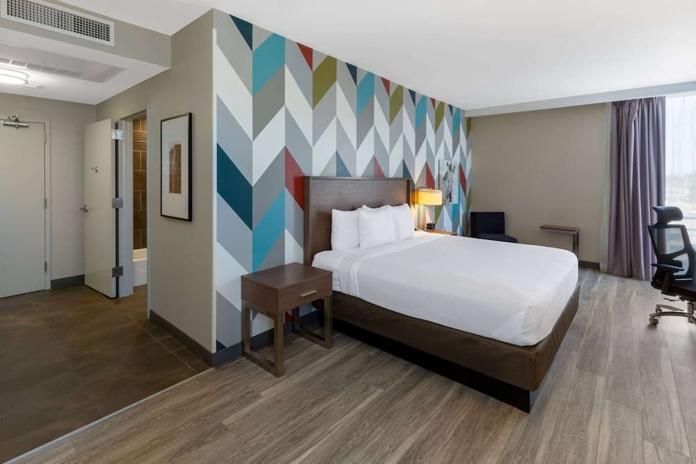 La Quinta Inn & Suites by Wyndham Tulsa Downtown/Route 66