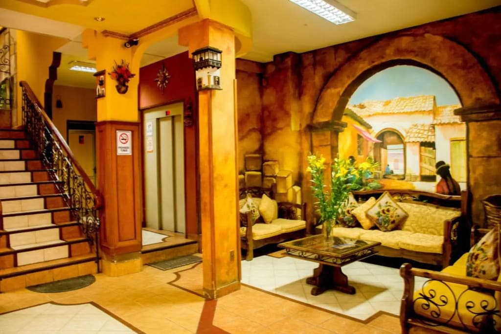 Las Brisas Centro Hotel