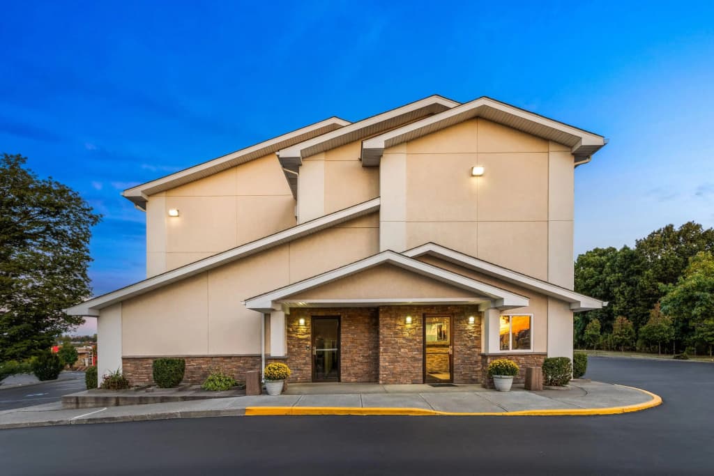 Super 8 by Wyndham Latham/Albany Airport