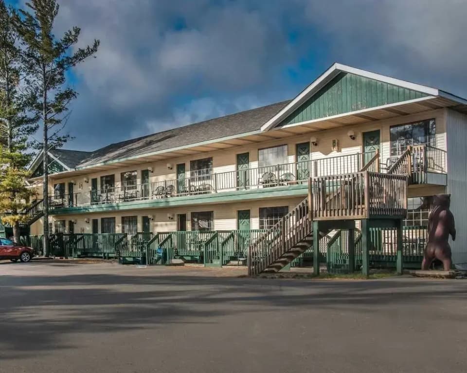 Cabins of Mackinaw