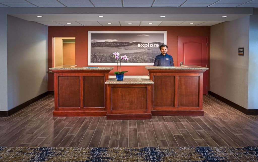 Hampton Inn & Suites Windsor - Sonoma Wine Country