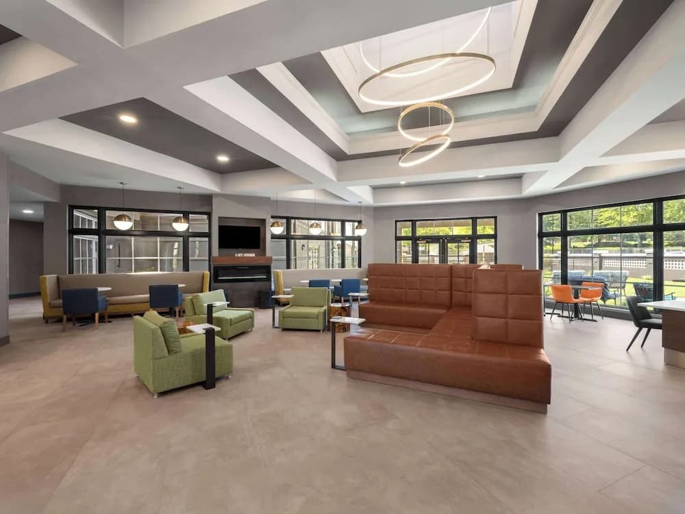 La Quinta Inn & Suites by Wyndham Greensboro NC