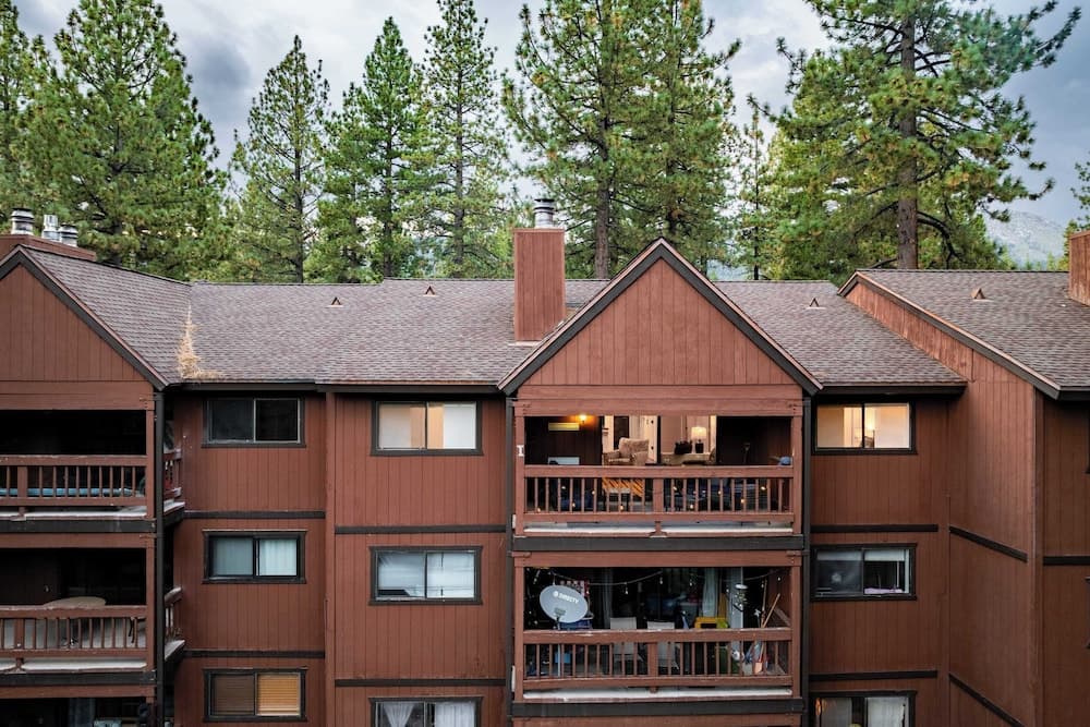 Walk to Lake, Dining+shops 5mins to Ski Resort Incline Paradise by Avantstay