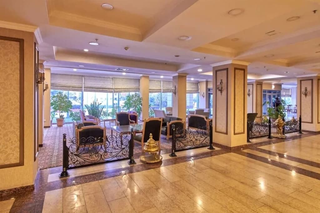 Grand Mir Hotel