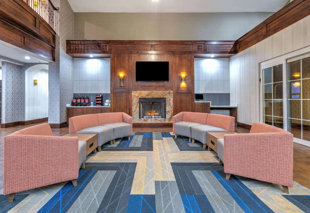 La Quinta Inn & Suites by Wyndham Fort Worth NE Mall
