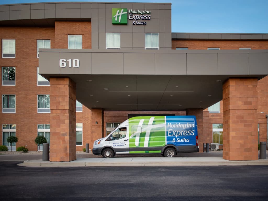 Holiday Inn Express And Suites Madison Centra