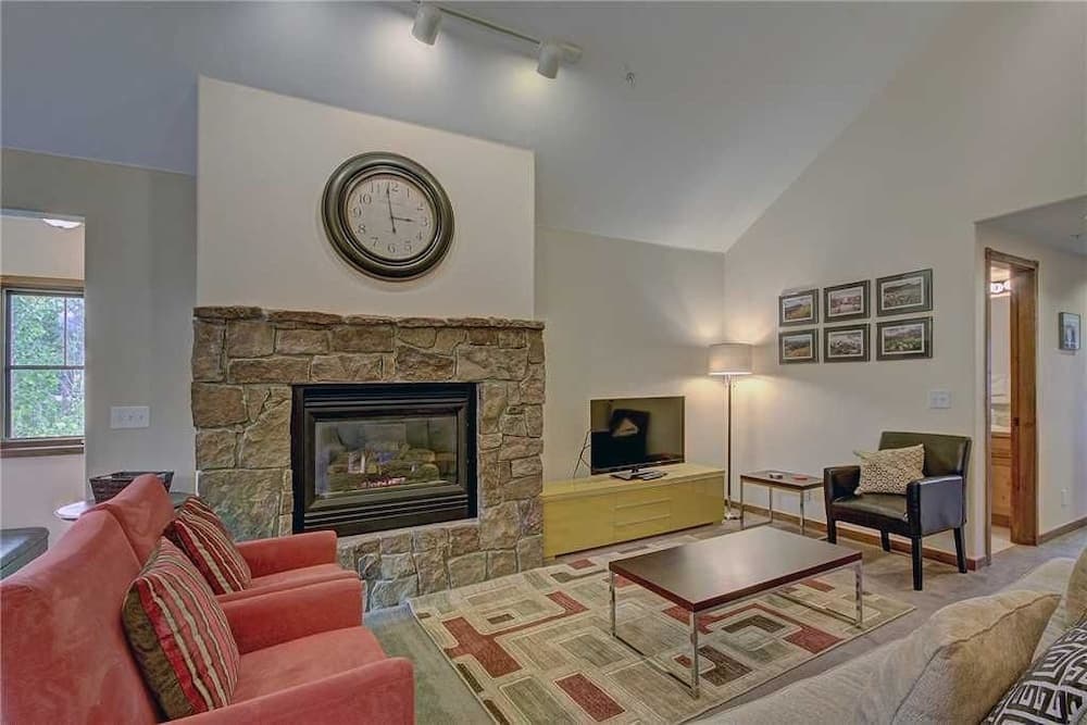 Los Pinos Condominiums by Breckenridge Resort Managers
