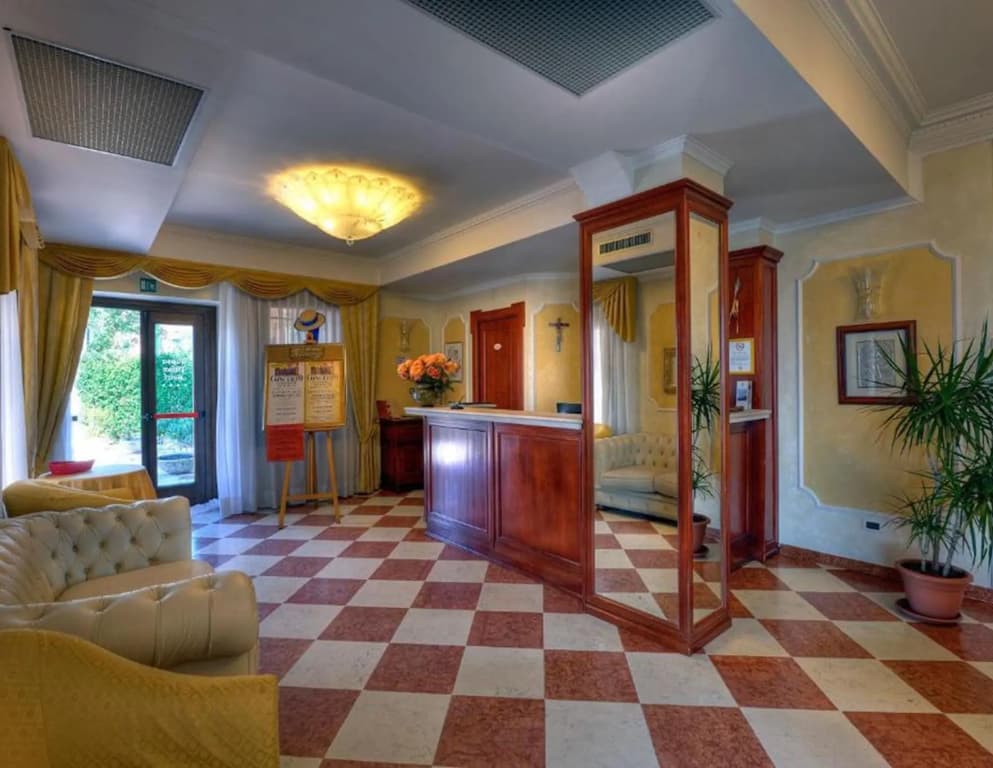 Russo Palace Hotel