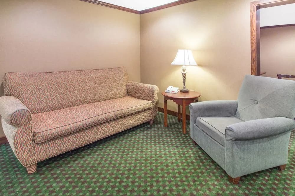 Baymont Inn & Suites Davenport