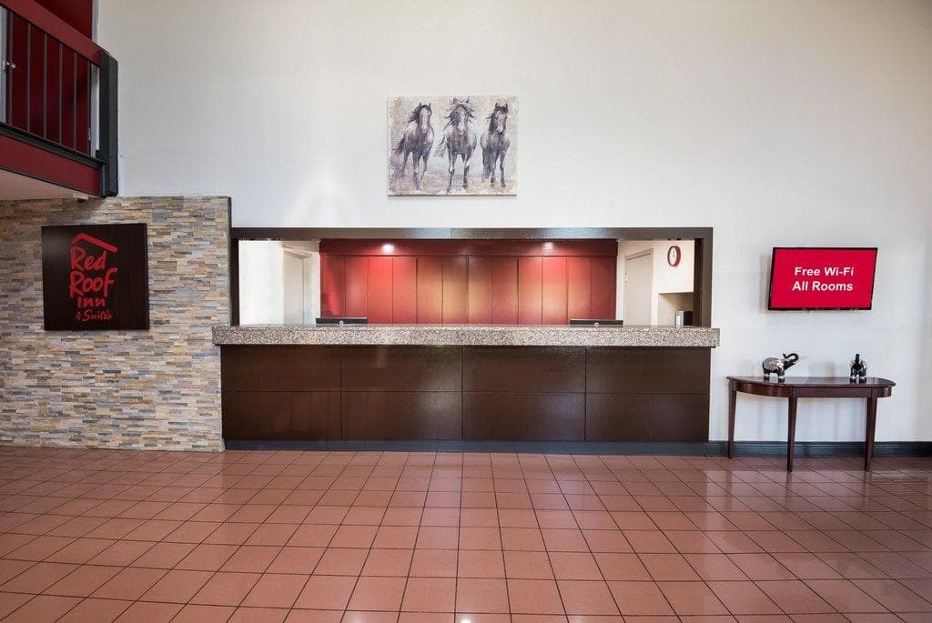 Red Roof Inn & Suites Lexington - Hamburg