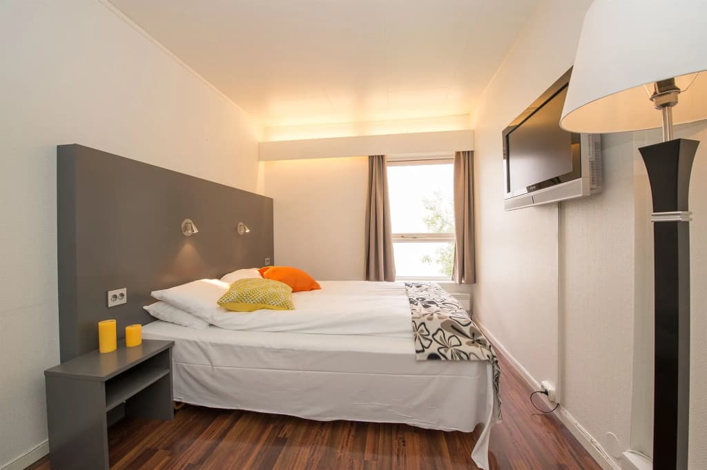 Enter Viking Hotel