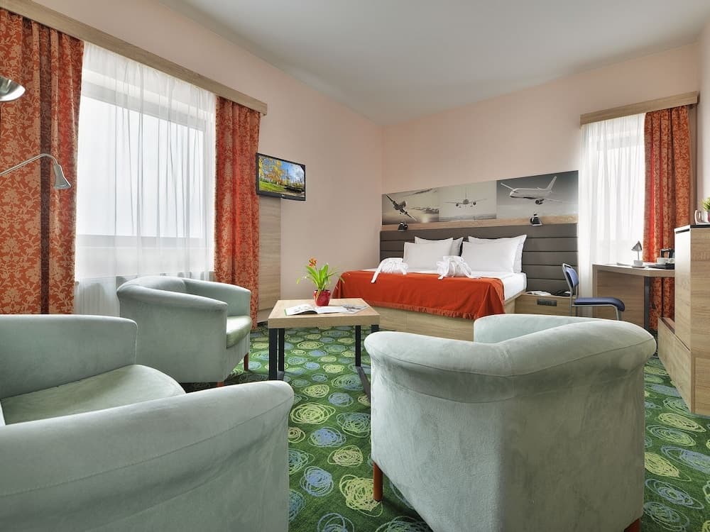 Ramada Airport Hotel Prague