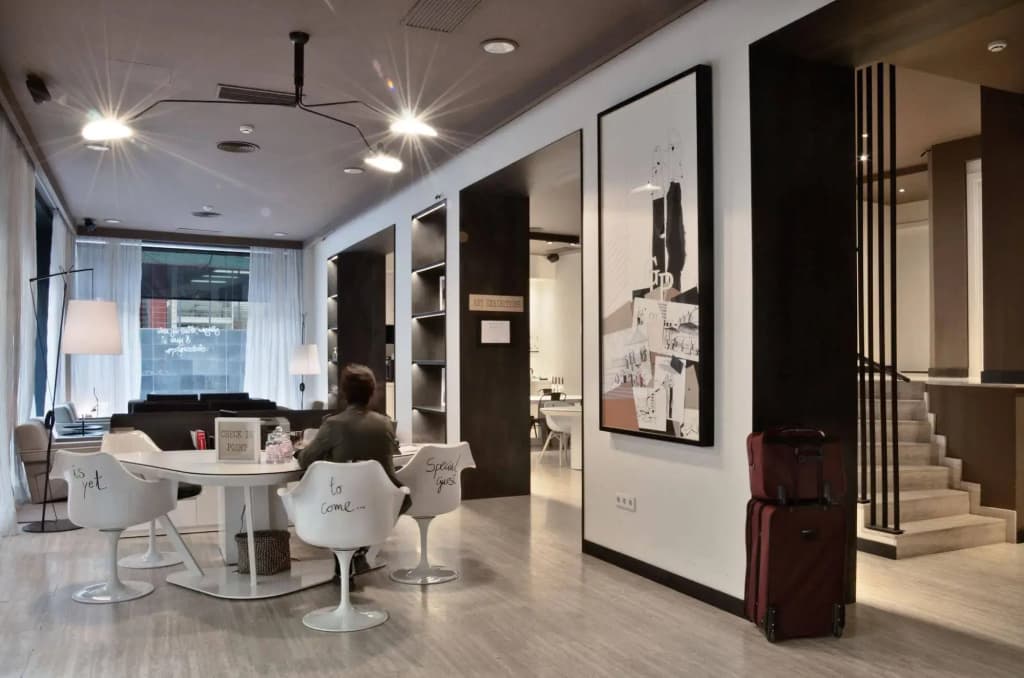 Pol & Grace Hotel