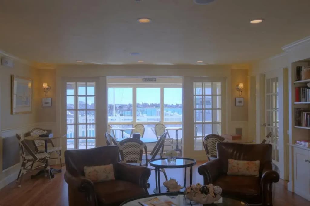 Anchor In Distinctive Waterfront Lodging