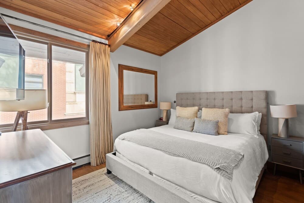 Deluxe 2 Bedroom Apartments at Resort with Outdoor Pool & Hot Tub