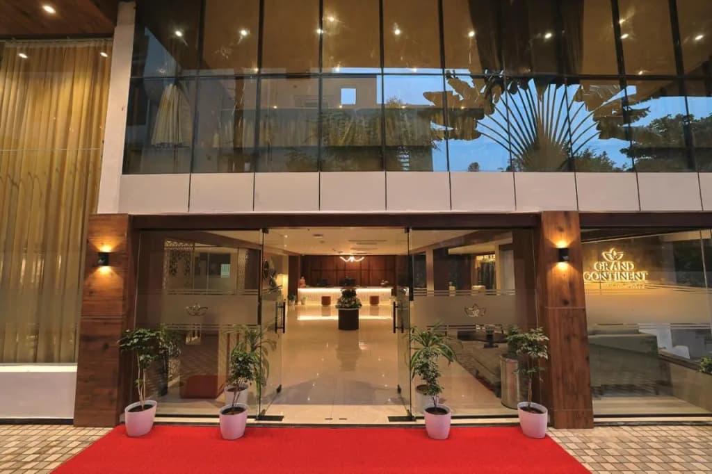 Grand Continent Premiere, Banjara Hills